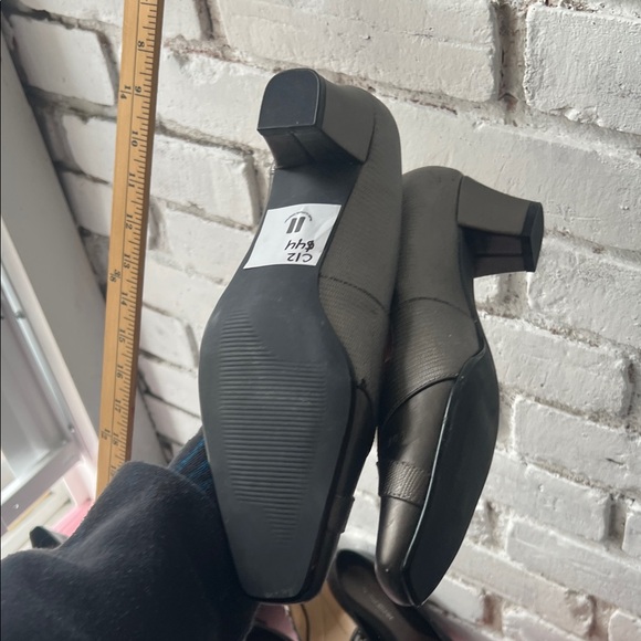 Classic Low Block Heel Pumps in Dark Gray - Picture 5 of 9